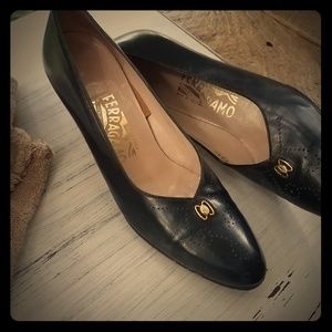 Salvatore Ferragamo Navy pumps
